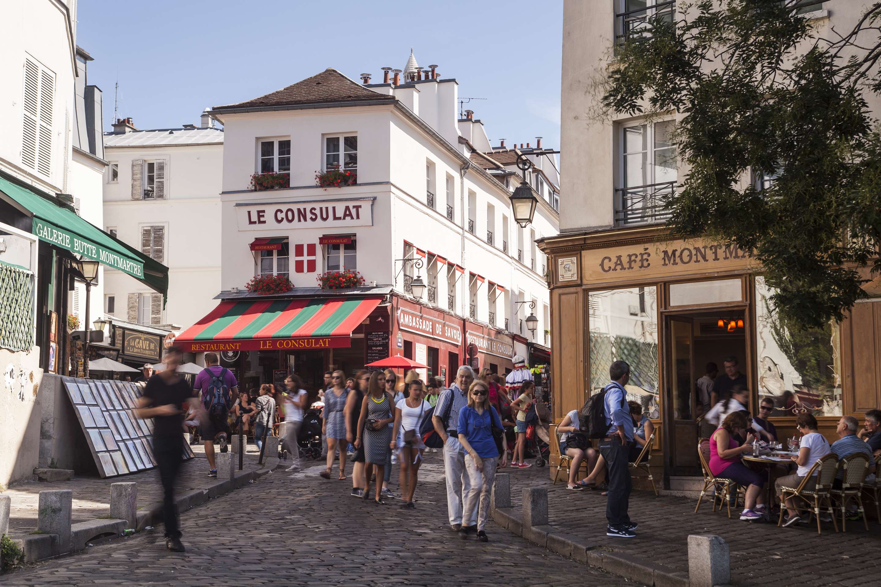 Blog images - 2024 - Join the Excitement for Visiting Paris this Summer Destination montmartre