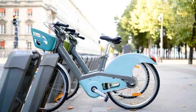 Blog images - 2024 - Off the beaten track in Paris Discover new attractions and experiences Bicycle tour