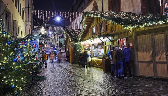 Blog images - 2025 VOL 2 - Market stalls in Barfusserplatz christmas market in Basel