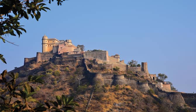 Blog images - 2025 - Kumbhalgarh Fort in Morning Light with clear sky Rajasthan India