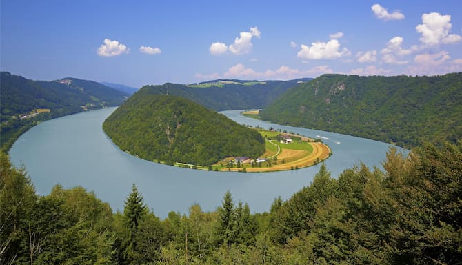 Blog images - 2025 - The Danube River inAustria Day Trips from Vienna