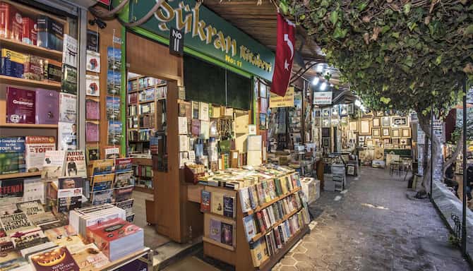 Blog images - 2025 - Second hand Book Bazaar Istanbul Turkey