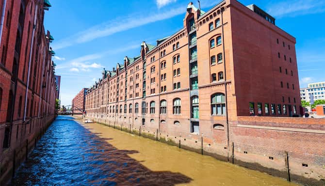Blog images - 2025 - Discover the charm of speicherstadt Hamburg Destination Hamburg canal