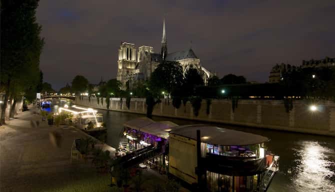 Blog images - 2025 - Discover the delights of Paris food Food amp Drink Dinner in Paris cruise