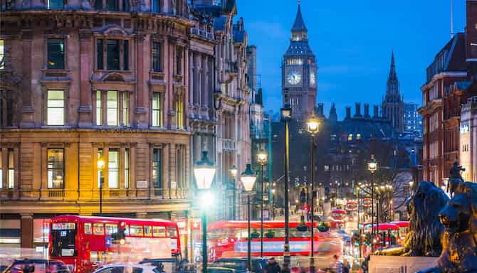 Blog images - 2025 - London Museums Uncover the Rich History and Culture red buses Trafalgar Square
