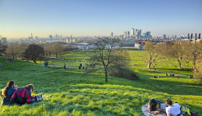 Blog images - 2025 - Things to Do in London A Perfect Itinerary for Your Visit Destination London skyline seen at sunset