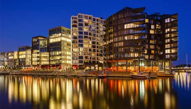 Blog images - 2025 - Things to Do in Oslo A Day Itinerary Destination Tjuvholmen at dusk