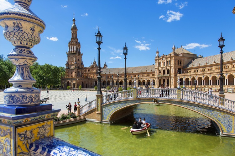 Blog images - 2025 - VOL.003 - Discover the Charming Neighborhoods in Seville