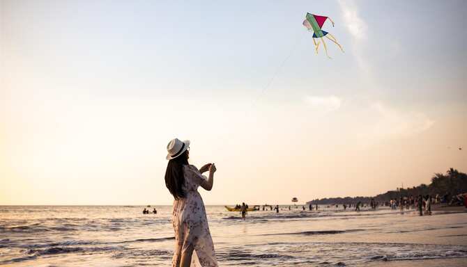 Blog images - 2025 - Flying a kite in Mahabalipuram