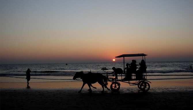 Blog images - 2025 - horse riding on the beach