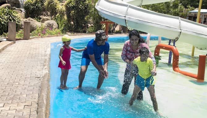 Blog images - 2025 - family in summer vacation at water park