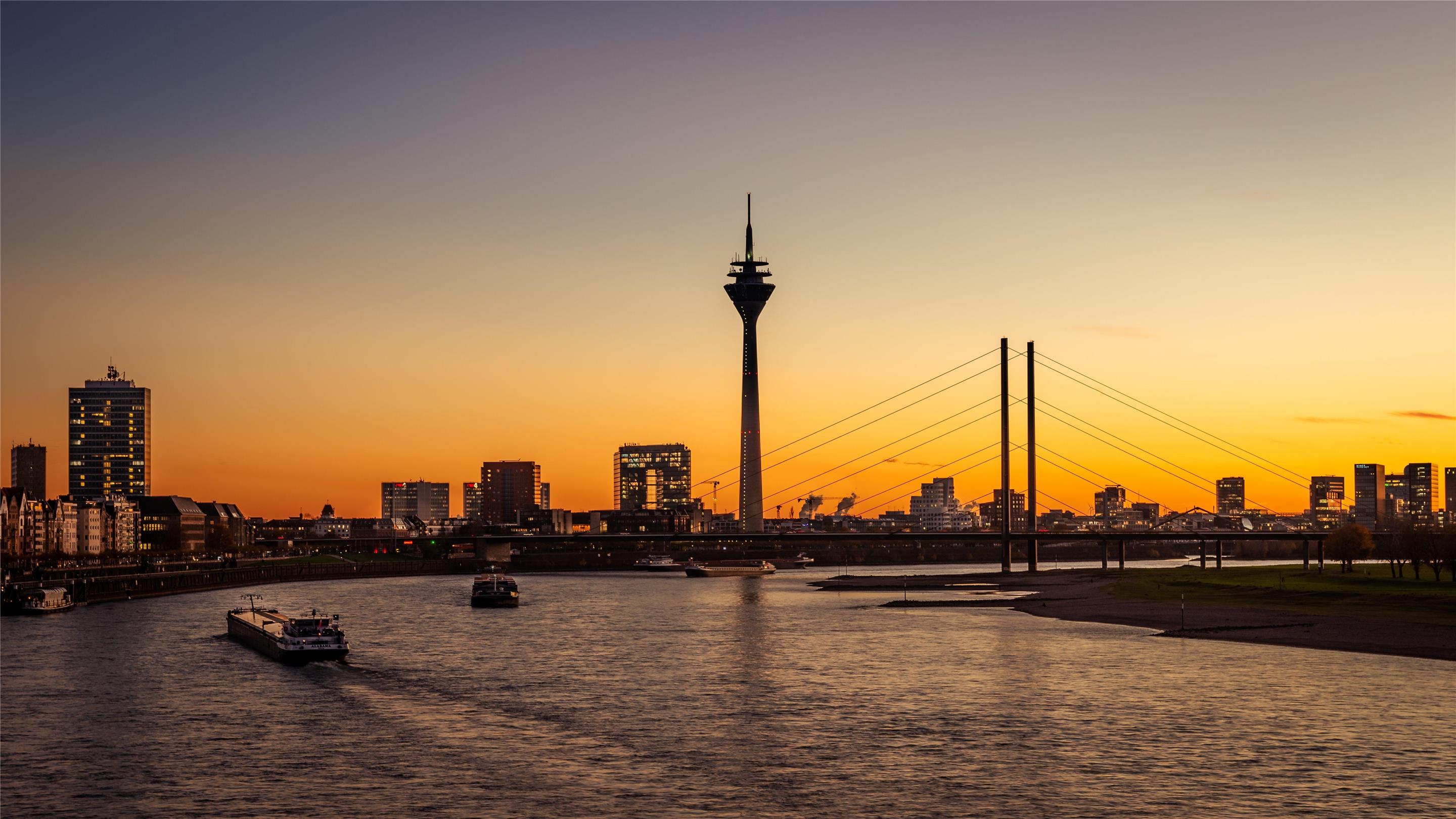 Rheinturm (Rhine Tower), Dusseldorf