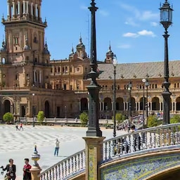 Blog images - 2025 - VOL.009 - Discover the Charming Neighborhoods in Seville related blog