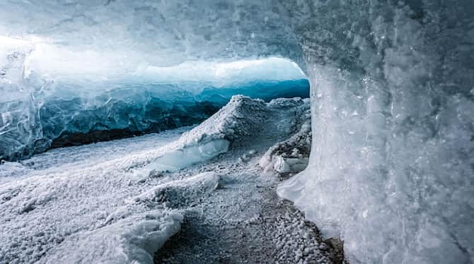 Blog images - 2025 - VOL.010 - Andermatt Crystal Cave