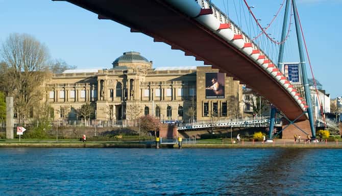 Blog images - 2025 - Frankfurt Area Attractions Discover the Charm of the City Culture Holbeinsteg Frankfurt