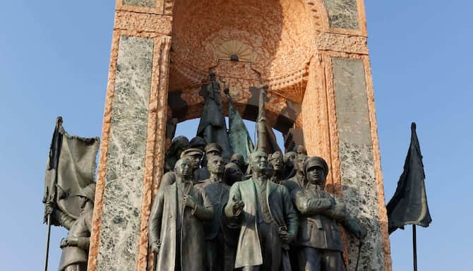 Blog images - 2025 - Turkey Istanbul Beyoglu Taksim Meydani Things to Do in Istanbul