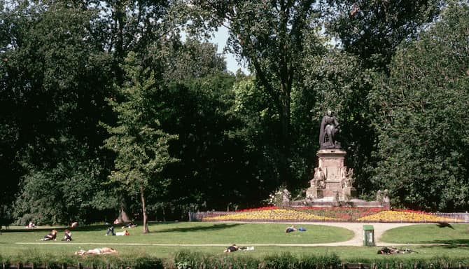 Blog images - 2025 - Statue in the Vondelpark