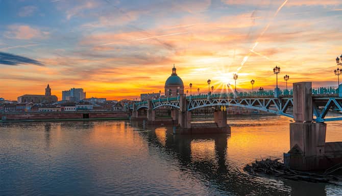 Blog images - 2026 - VOL.002 - Nightlife in Toulouse Cover image