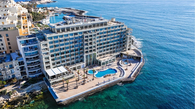 Cavalieri Hotel Malta, a member of Radisson Individuals - Vy över fasaden