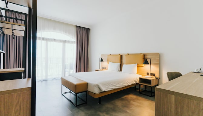 Cavalieri Hotel Malta, a member of Radisson Individuals - Guest Room