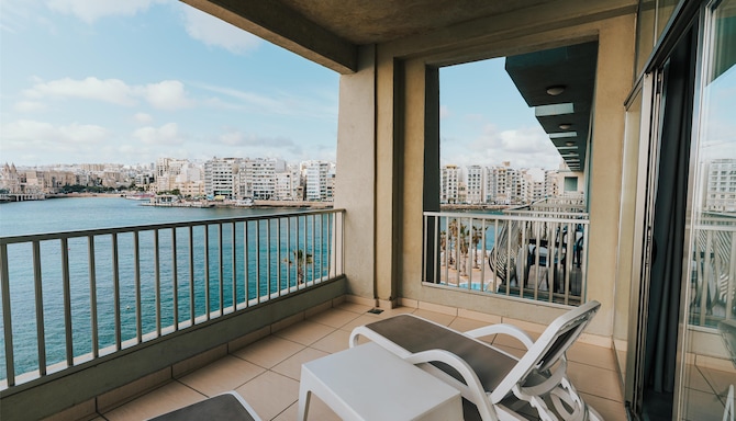 Cavalieri Hotel Malta, a member of Radisson Individuals - Guest Room