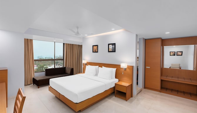 Classic Grande Imphal, a member of Radisson Individuals - Deluxe Bedroom