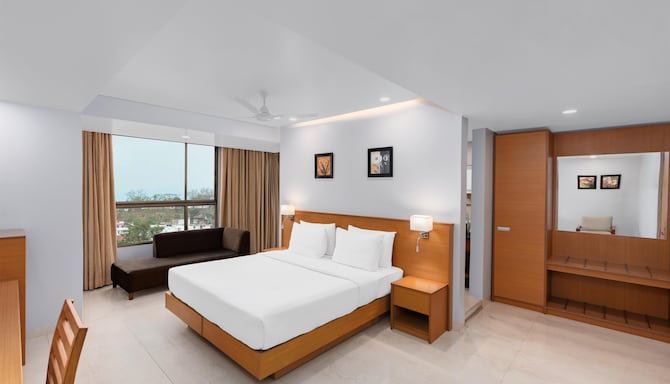 Classic Grande Imphal, a member of Radisson Individuals - Deluxe Bedroom