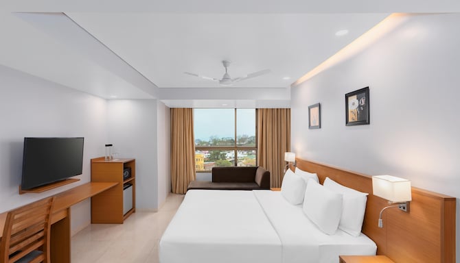Classic Grande Imphal, a member of Radisson Individuals - Deluxe Bedroom Reverse