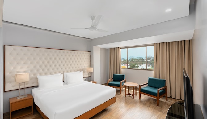 Classic Grande Imphal, a member of Radisson Individuals - Suite Bedroom