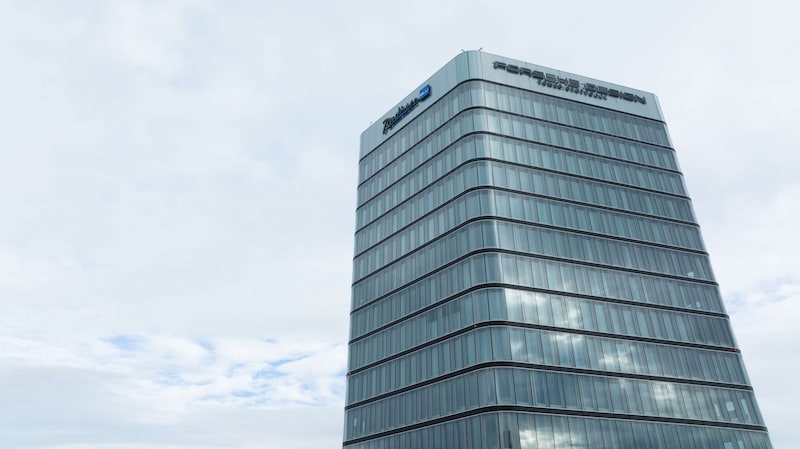 Radisson Blu Hotel at Porsche Design Tower, Stuttgart - Germany