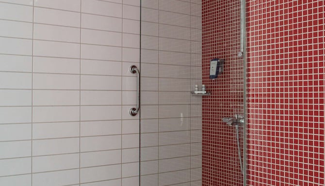 Cosmos Astrakhan Hotel, a member of Radisson Individuals - ванная комната в люксе Junior