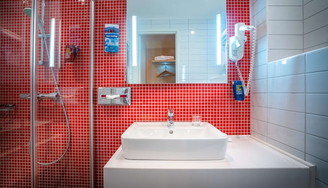 Cosmos Murmansk Hotel, a member of Radisson Individuals - Guest room bathroom