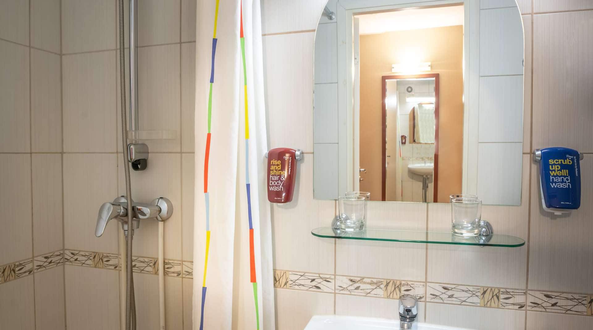 Park Inn by Radisson, Poliarnie Zori i Murmansk, baderom på standardrom