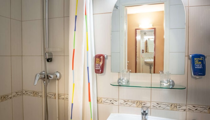 Park Inn by Radisson, Poliarnie Zori Murmansk - Standard room bathroom
