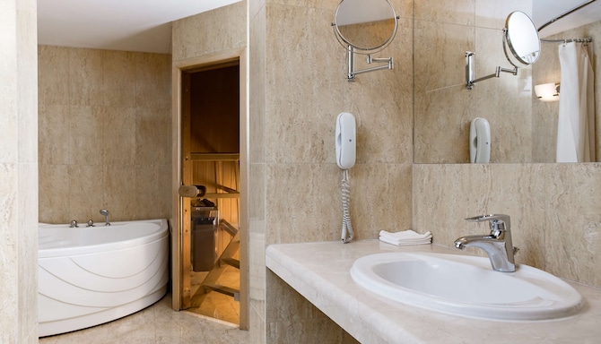 Cosmos Murmansk Hotel, a member of Radisson Individuals - Presidential Suite