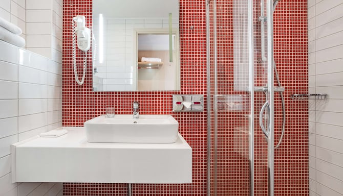 Cosmos Murmansk Hotel, a member of Radisson Individuals - Guest room bathroom