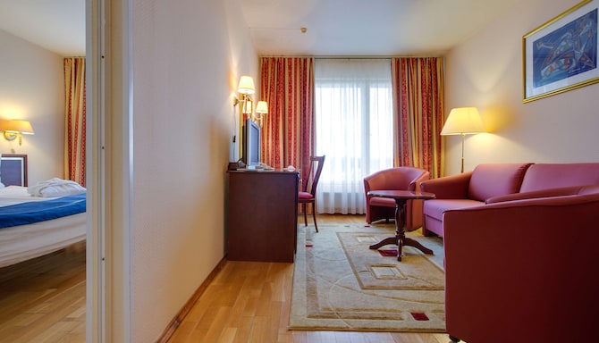 Park Inn by Radisson, Poliarnie Zori Murmansk - Senator Suite
