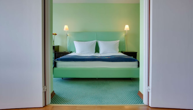 Cosmos Murmansk Hotel, a member of Radisson Individuals - Presidential Suite Bedroom