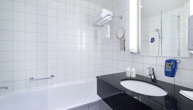 Park Inn by Radisson, Nevsky St Petersburg - Guest Bathroom