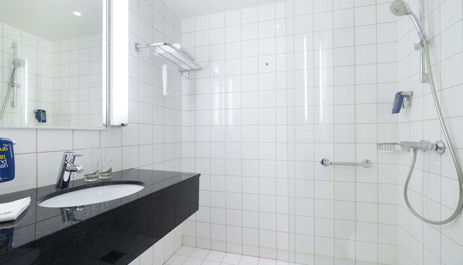 Park Inn by Radisson, Nevsky St Petersburg - Guest Bathroom