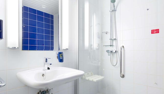 Park Inn by Radisson, Nevsky St Petersburg - Guest Bathroom