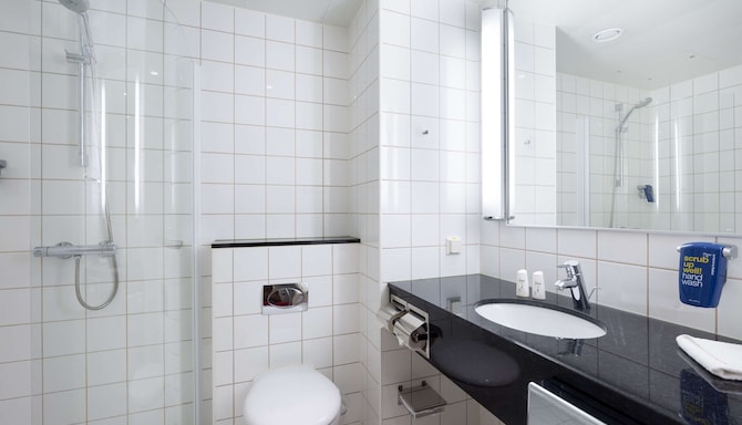 Park Inn by Radisson, Nevsky St Petersburg - Guest Room Bath