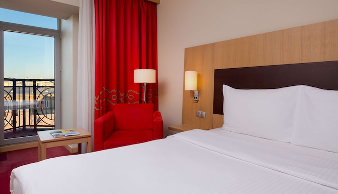 Park Inn by Radisson, Nevsky St Petersburg - Superior Room - City View & Balcony
