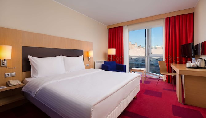 Park Inn by Radisson, Nevsky St Petersburg - Superior - City View