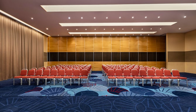 Blue Hall (2+3)