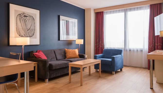 Park Inn by Radisson, Pribaltiyskaya St Petersburg - гостиная люкса Junior