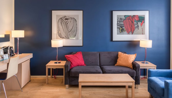 Park Inn by Radisson, Pribaltiyskaya St Petersburg - гостиная люкса Junior