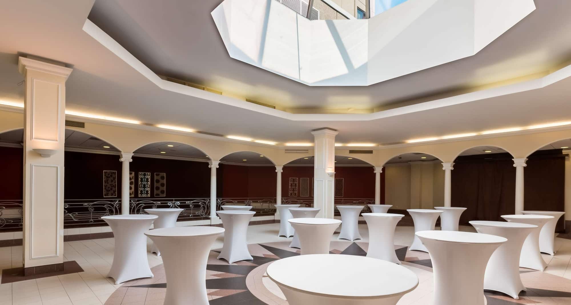 Park Inn by Radisson Pulkovskaya Hotel & Conference Centre St Petersburg - Atrium