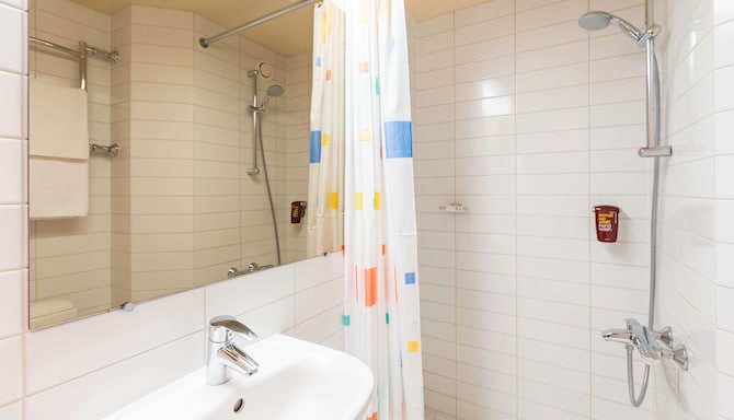 Park Inn by Radisson Pulkovskaya Hotel & Conference Centre St Petersburg - Individual Room bathroom