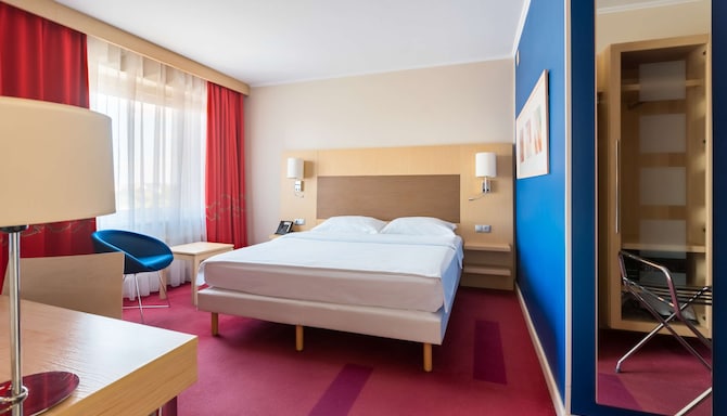 Park Inn by Radisson Pulkovskaya Hotel & Conference Centre St Petersburg - Connecting room